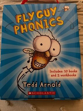Scholastic Fly Guy Phonics Box Set - Blue